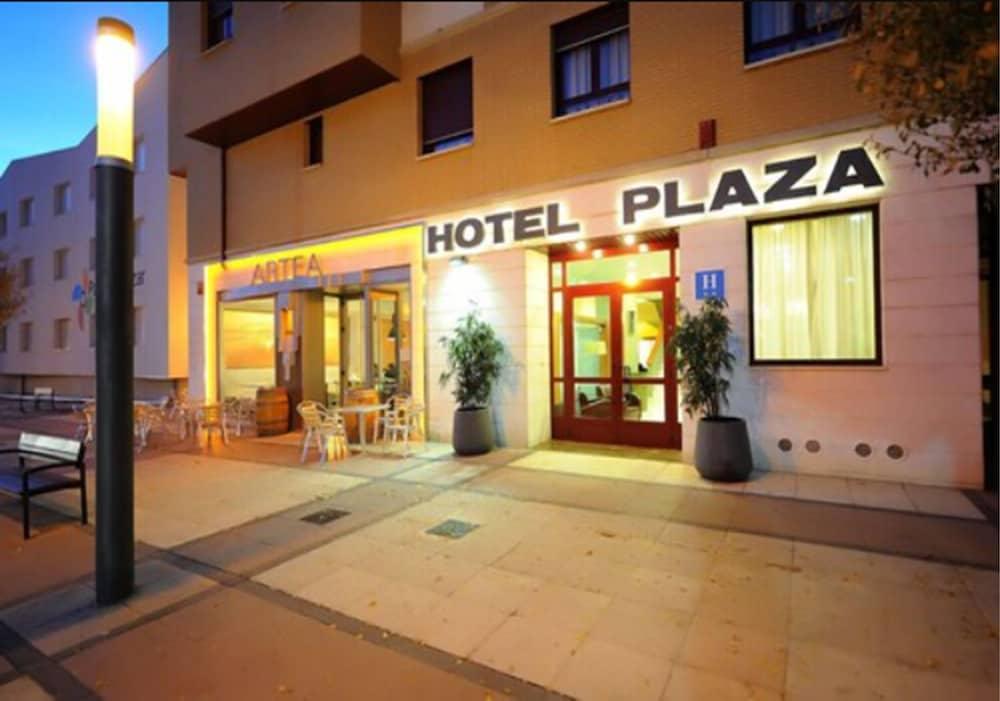 Hotel Pamplona Plaza Exterior photo